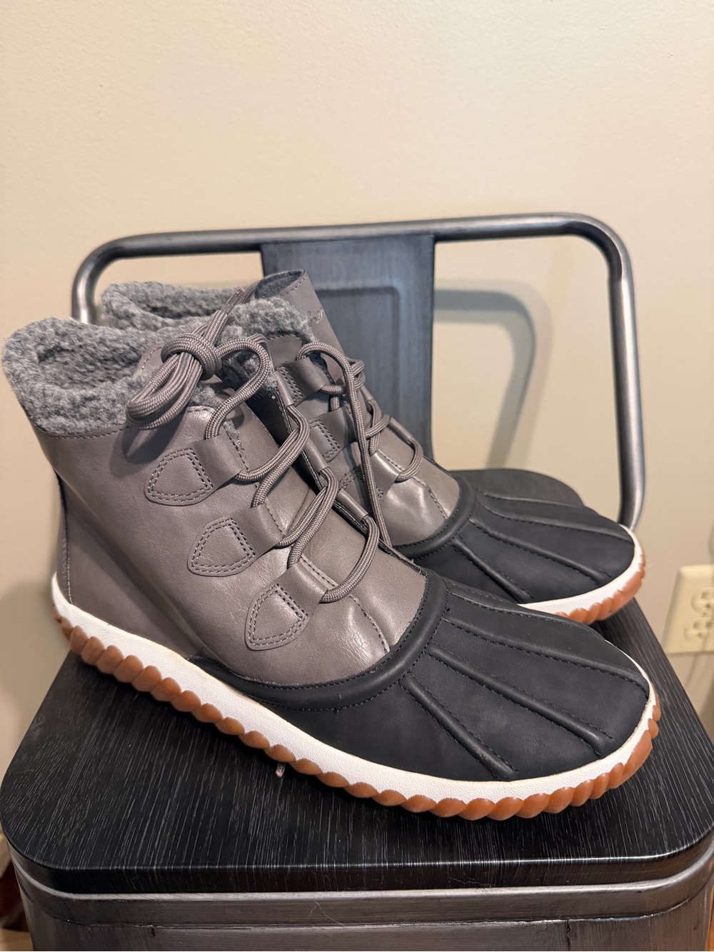 Skechers Jagged Pond Gray Faux Fur Duck Boots Women’s Size 10
